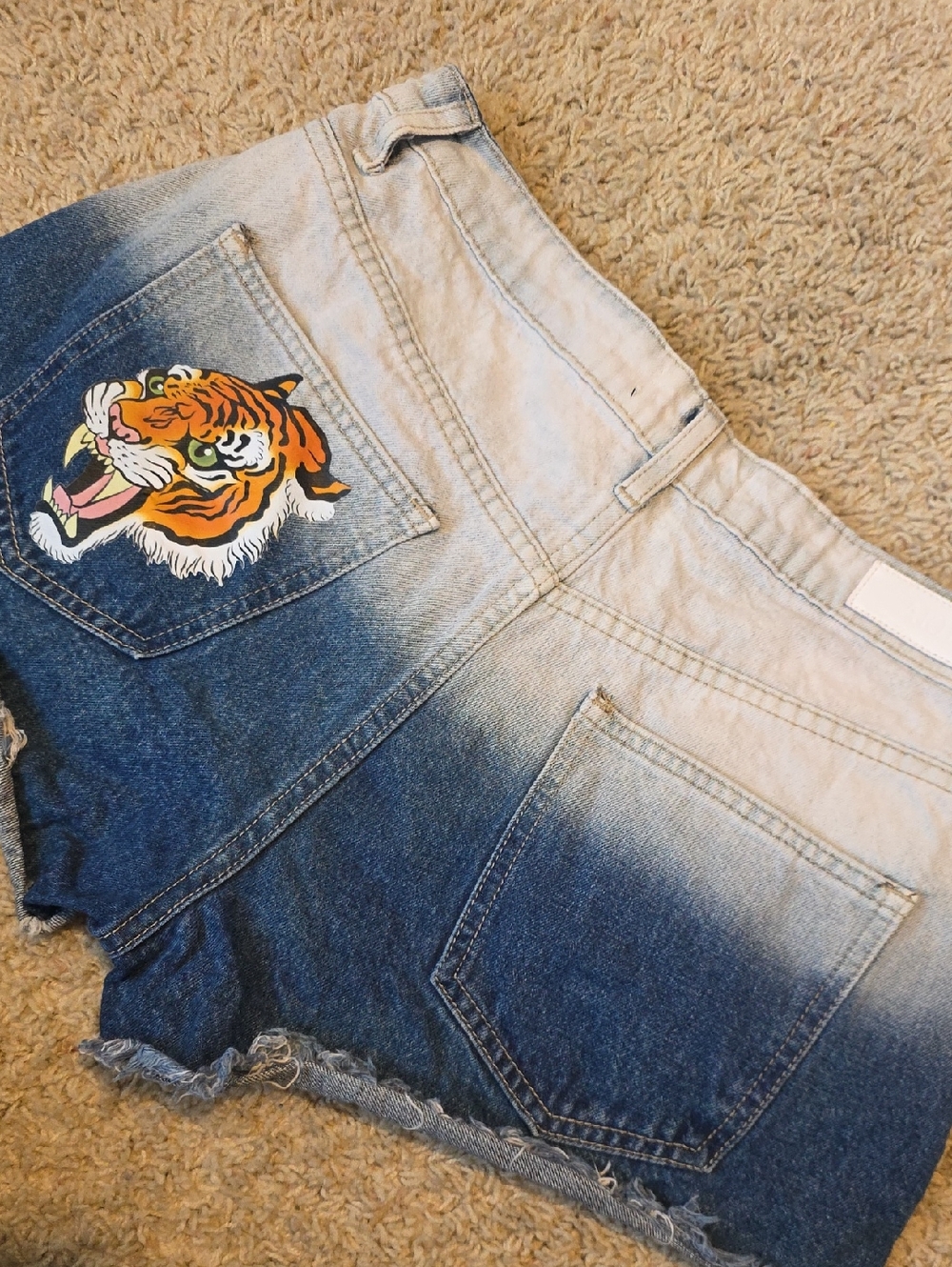 AKIRA Blue-to-White Ombre Denim Shorts with Tiger Pocket Size Large